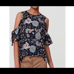 SALE 🎀 LOFT FLORAL COLD SHOULDER TOP